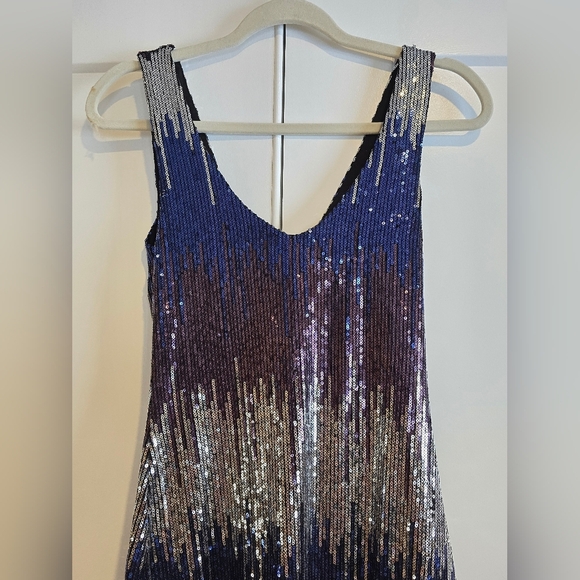 Elegant Sequin Dress in Blue and Silver Size Small - Picture 4 of 7